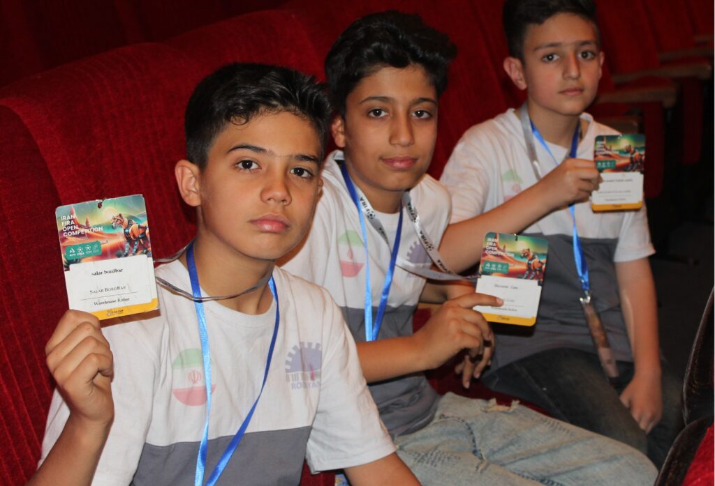 3 نفر